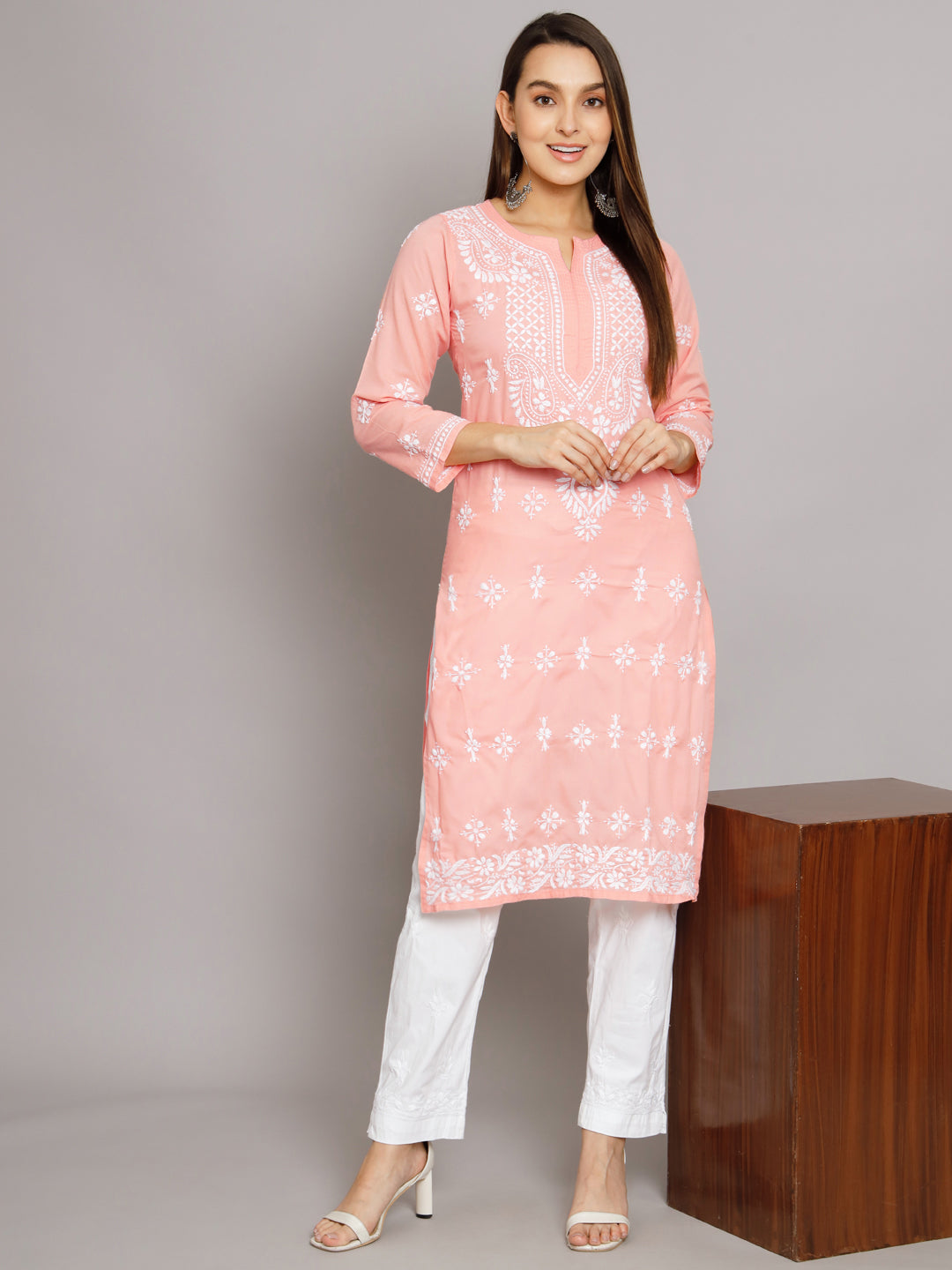 PARAMOUNT CHIKAN Embroidered Chikankari Ethnic Motifs Kurta - Distacart