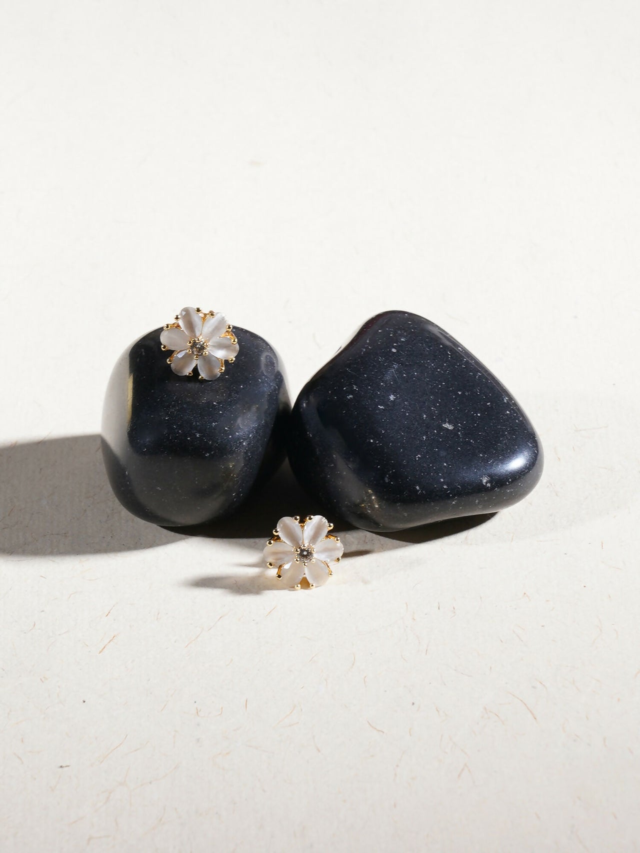 stone stud (white) - Ruby Raang - Distacart