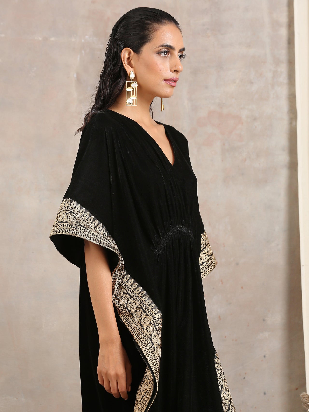 trueBrowns Black Velvet Embroidered Lace Kaftan - Distacart