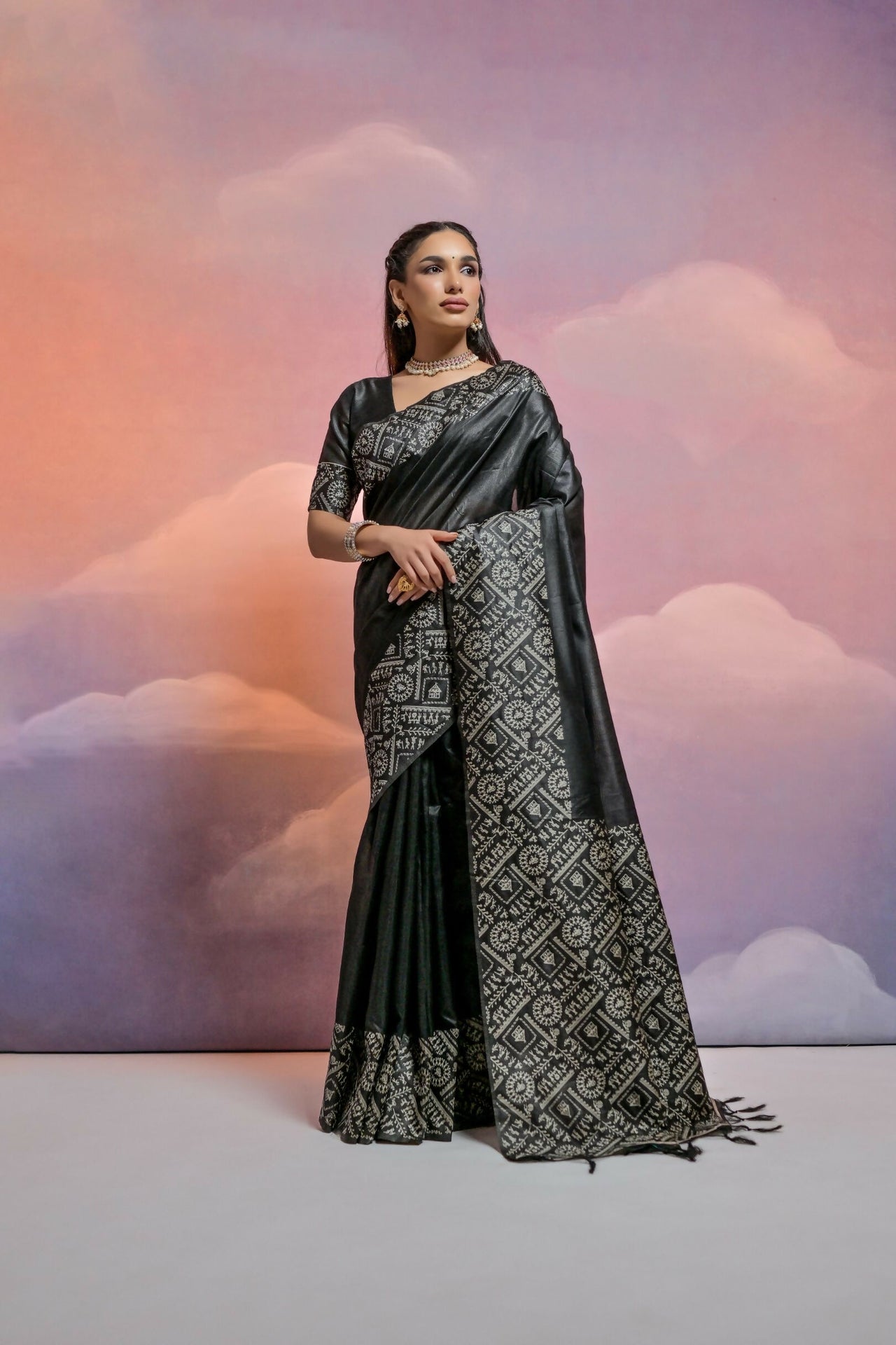 Buy Vishnu Weaves Women's Black Handloom Raw Silk Woven Border Saree 