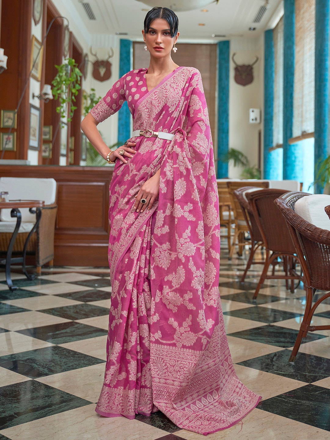 These Linen Sarees For Women Are Perfect For This Season