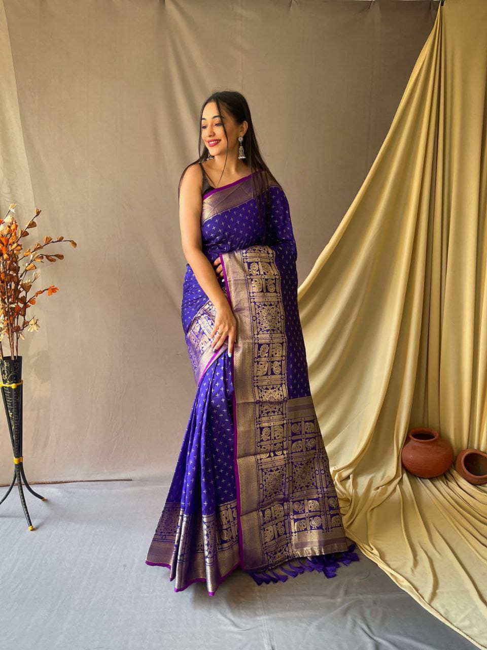 Banarasi Saree for Women Party Wear Fancy Heavy Designer Saree with  Un-stitched Blouse, Rose Gold, Regular : Amazon.ca: Clothing, Shoes &  Accessories