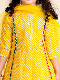 Thumbnail for Girls Yellow Leheriya Pure Cotton Kurta With Palazzos With Dupatta - Mini Marvels - Distacart