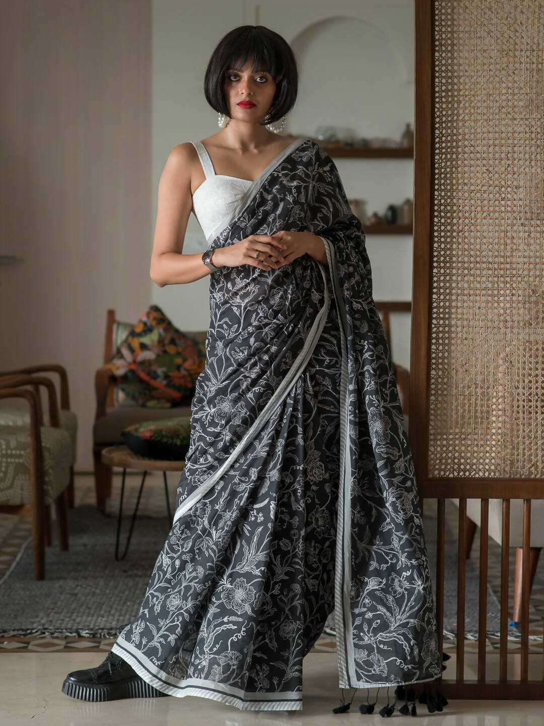 Suta Black Floral Pure Cotton Saree - Distacart