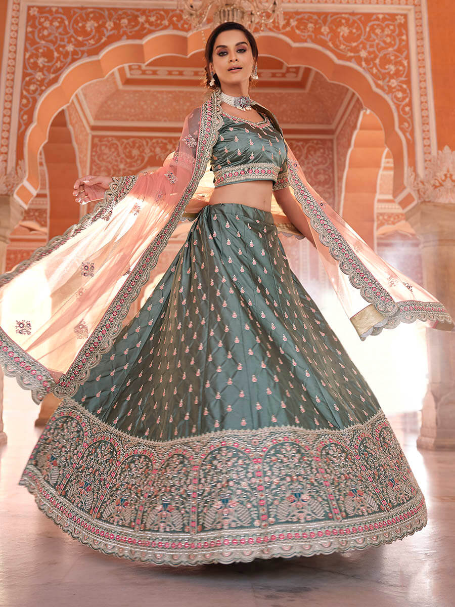 Navratri Lehenga - Buy Traditional Navaratri Chaniya Choli Online | Me99