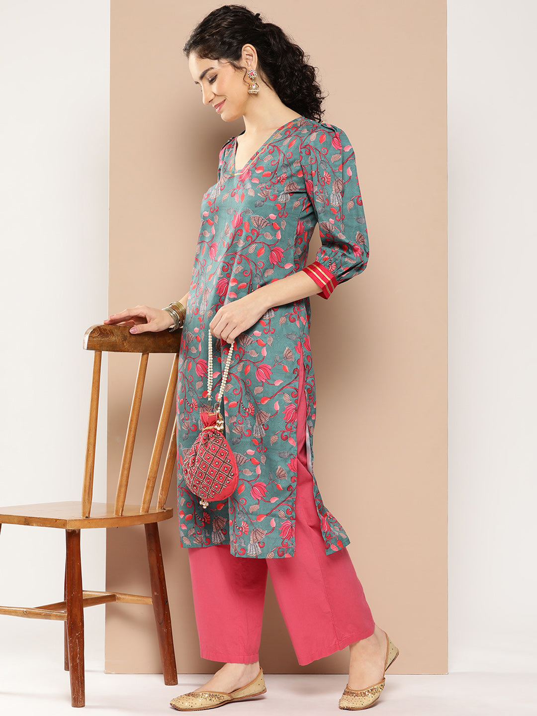 Buy Ahalyaa Women Floral Printed Gotta Patti Floral Crepe Kurta Online at  Best Price