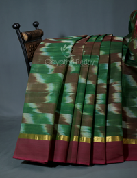 Thumbnail for Dual Shades of Bottle Green And Maroon Mangalagiri Ikkat Cotton Saree By Gayathri Reddy Designer Studio - Distacart