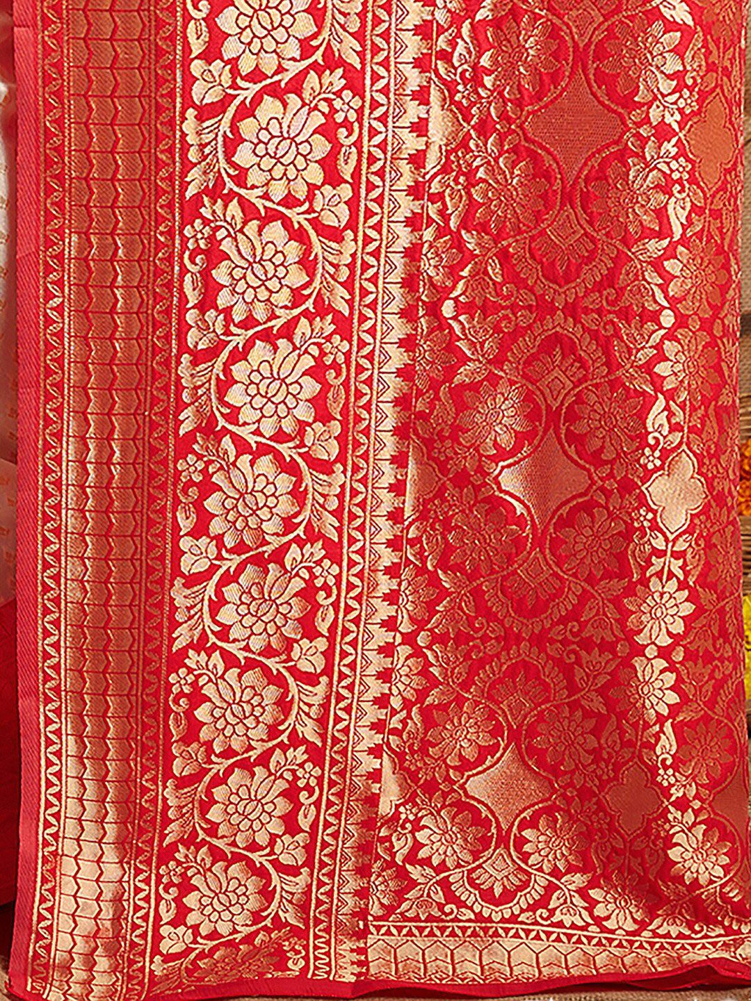 Mitera Off White & Gold-Toned Paisley Zari Silk Blend Kanjeevaram Saree - Distacart