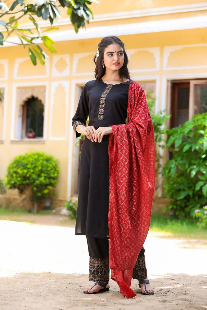 Yufta Women Black & Maroon Thread Work Pure Cotton Kurta with Palazzos & With Dupatta