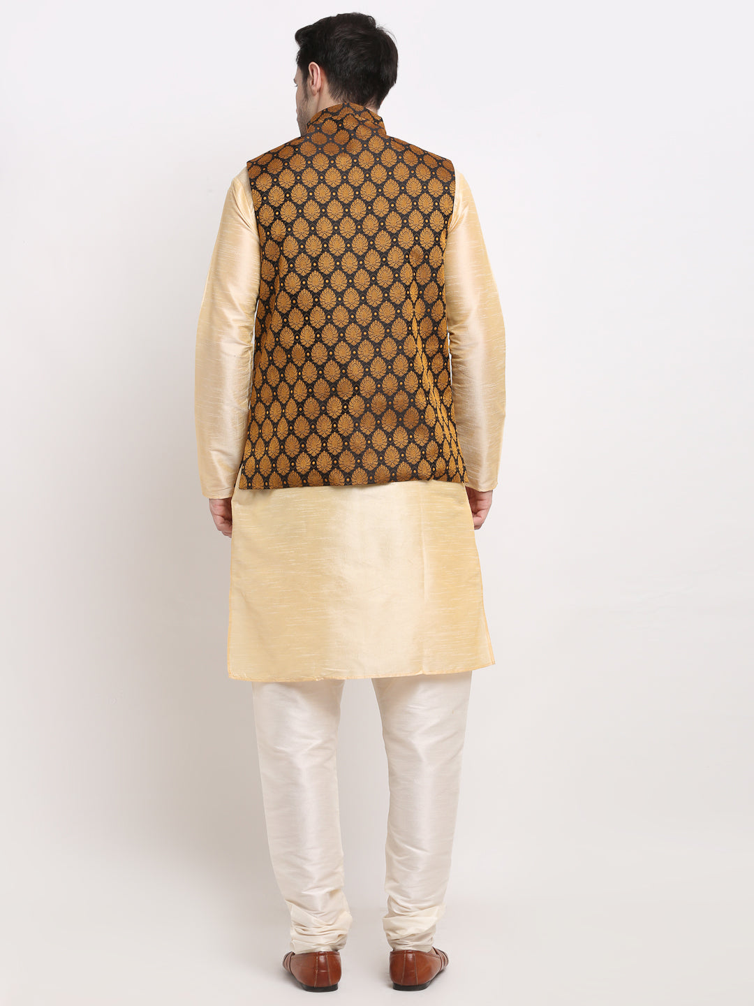 DEYANN Boys Peach-Coloured & Golden Jacquard Silk Nehru Jacket with Pocket  Square - Absolutely Desi