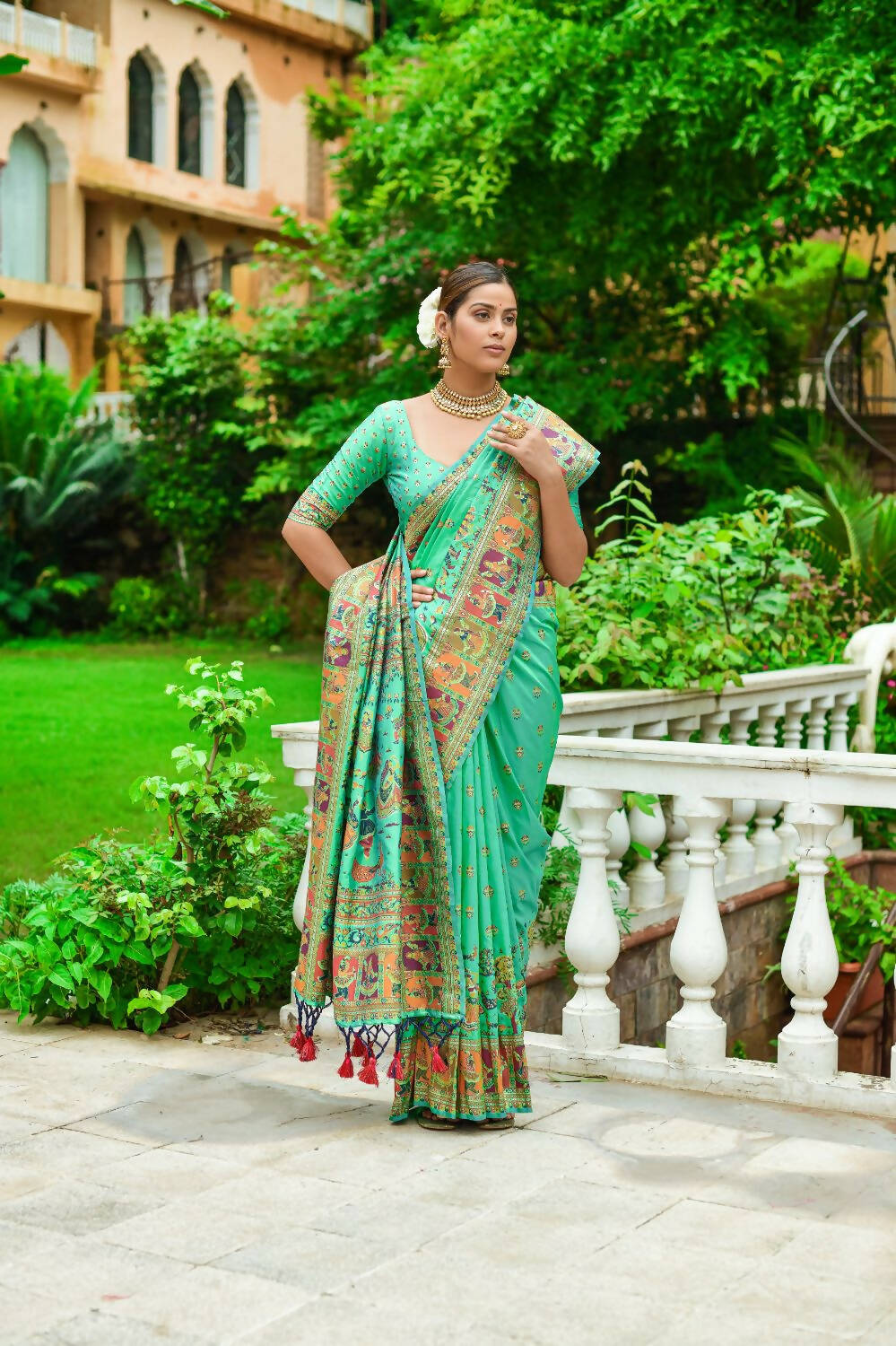 Buy Vishnu Weaves Women's Green Banarasi Silk Kashmiri Woven Saree
