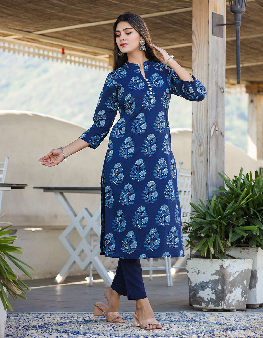 Kaajh Women's Blue Floral Print Cotton Kurta With Trouser - Distacart