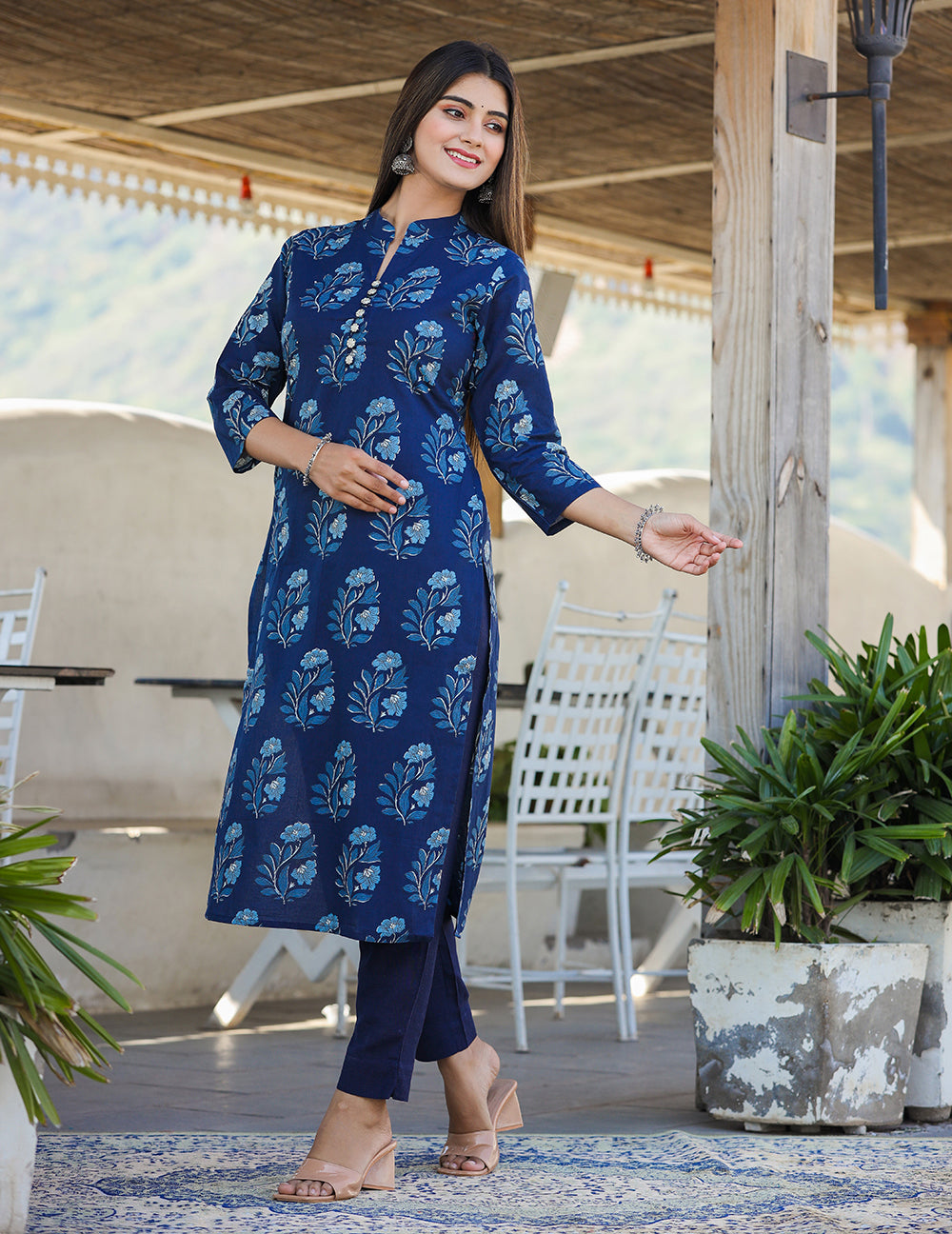 Kaajh Women's Blue Floral Print Cotton Kurta With Trouser - Distacart