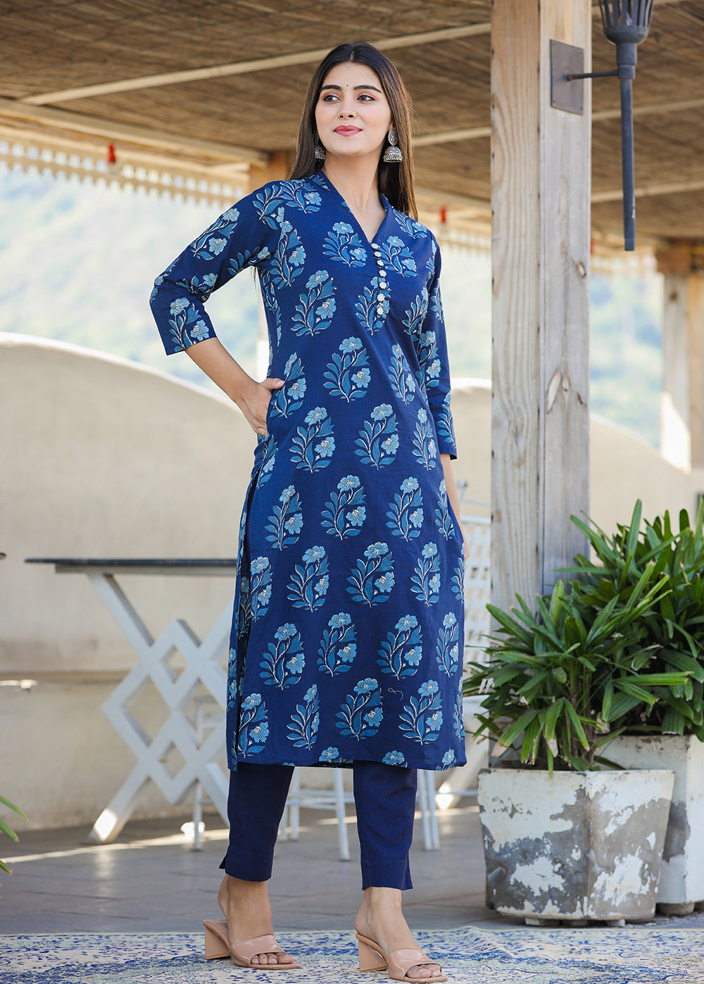 Kaajh Women's Blue Floral Print Cotton Kurta With Trouser - Distacart