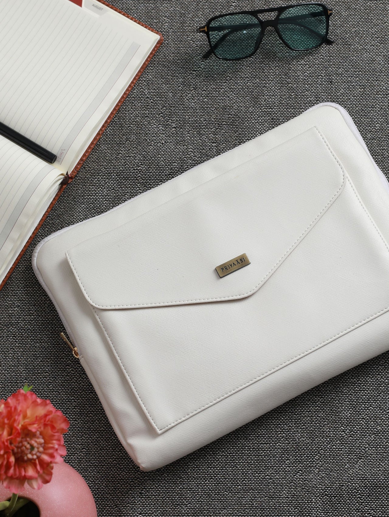 Priyaasi Women Classic White Solid Laptop Sleeve - Distacart
