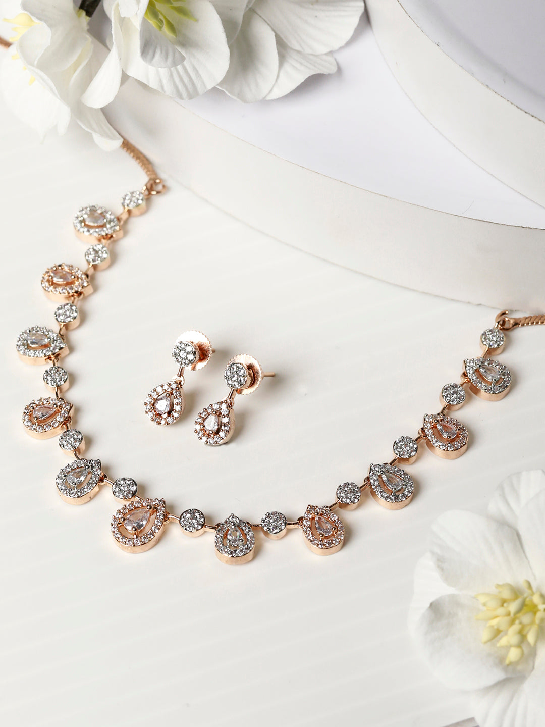 Elegant Rose Gold Necklace with A Diamond