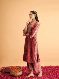 Thumbnail for Lyush Women Pink Velvet Embroidered Straight Kurta - Distacart