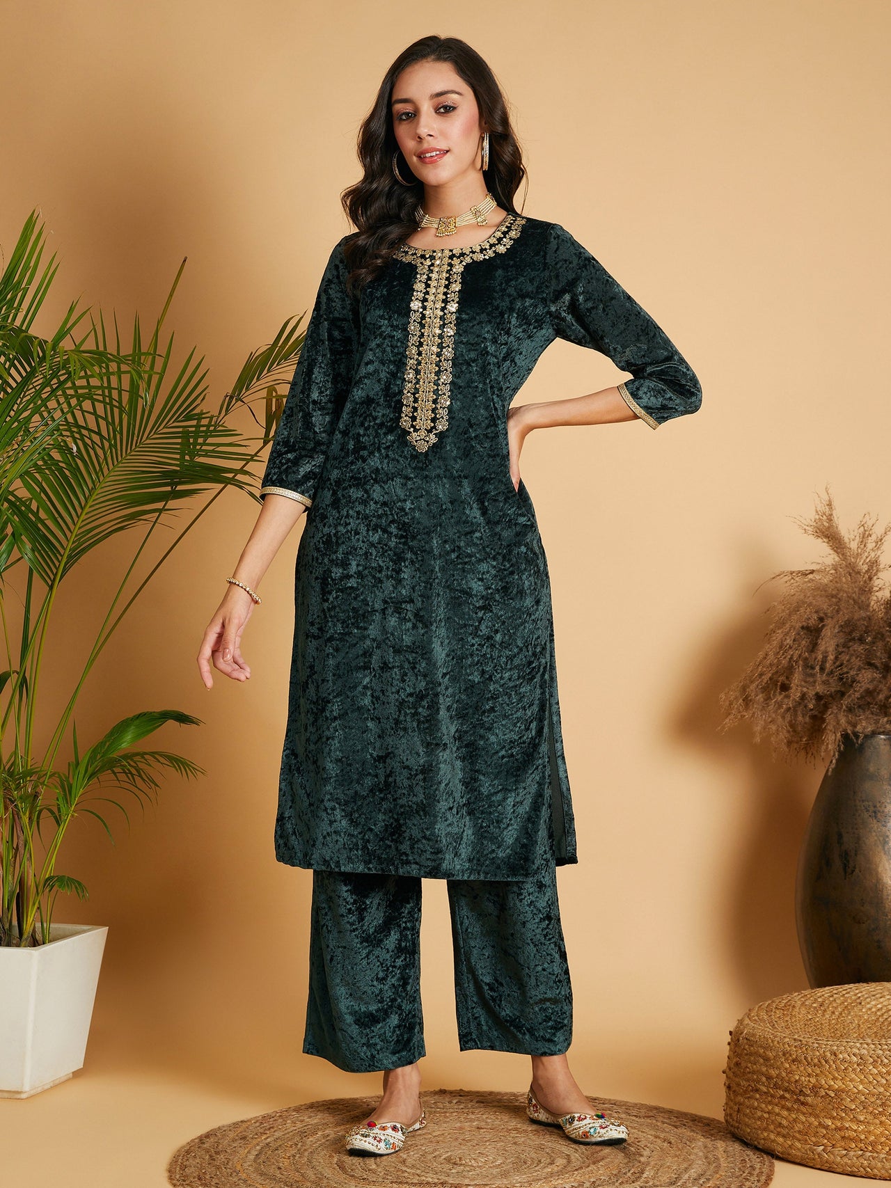 Lyush Women Emerald Embroidered Straight Kurta - Distacart