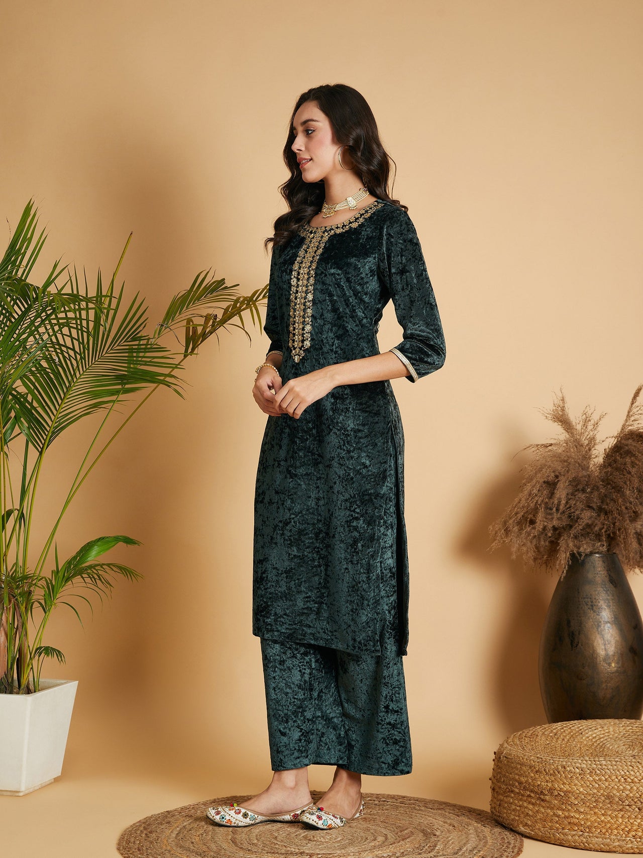 Lyush Women Emerald Embroidered Straight Kurta - Distacart