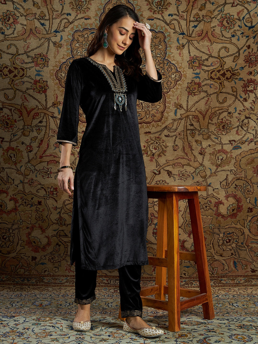 Lyush Women's Black Velvet Zari Kurta With Pencil Pants - Distacart