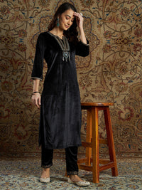 Thumbnail for Lyush Women's Black Velvet Zari Kurta With Pencil Pants - Distacart