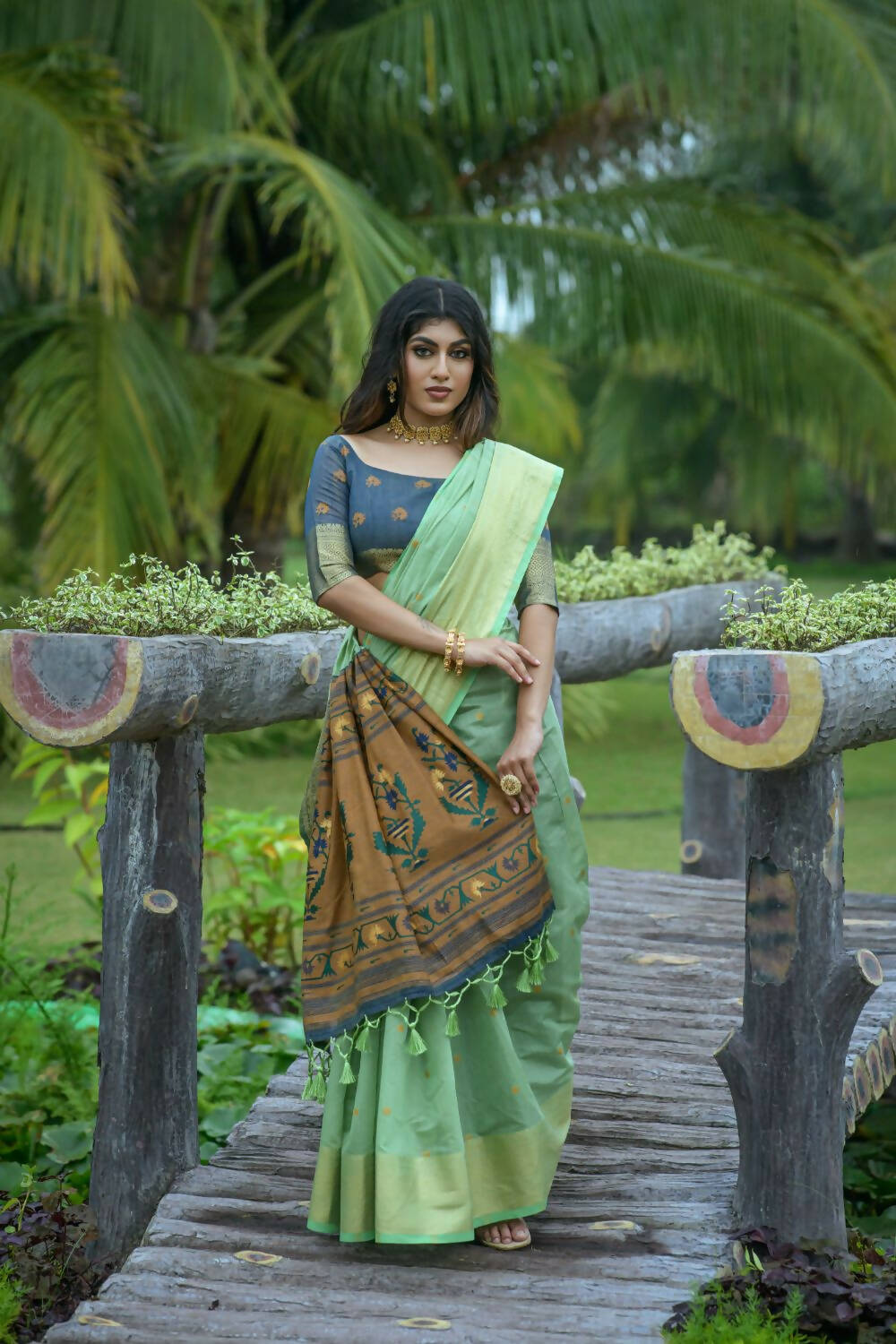 Buy Vishnu Weaves Women's Sea Green Cotton Silk Zari Woven Saree