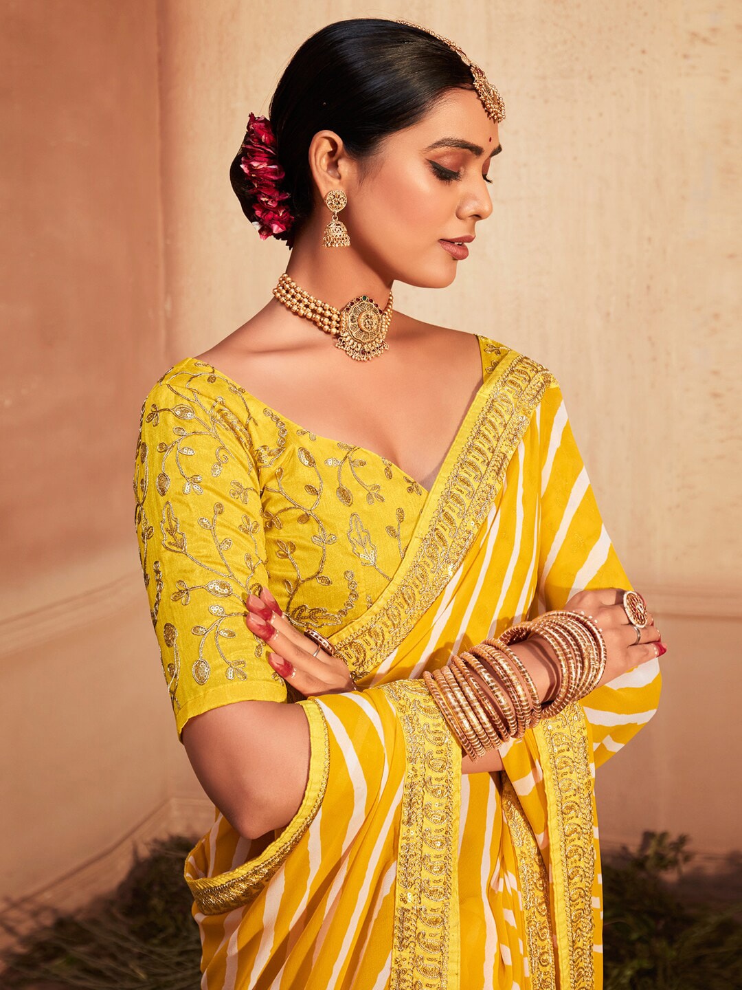 Buy Mitera Yellow & White Leheriya Printed Embroidered Poly Georgette Leheriya  Saree Online at Best Price | Distacart