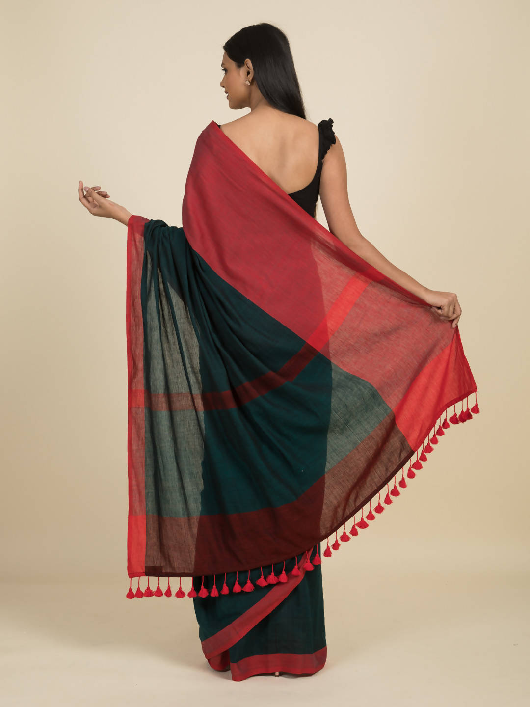 Suta Green Red Colourblocked Pure Cotton Saree - Distacart