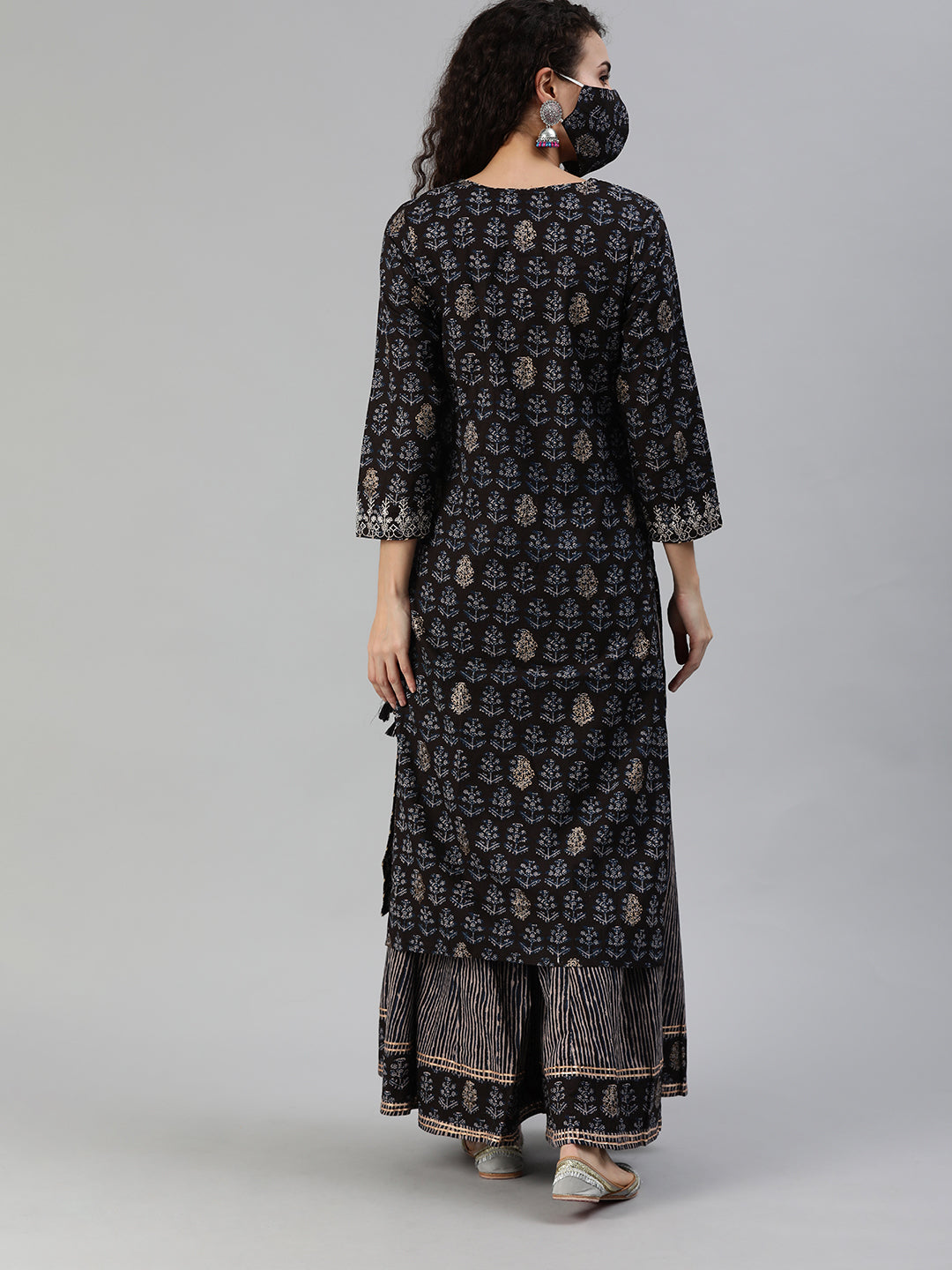 Ishin Black Beige Printed Sequinned Gotta Patti Women Kurta Set - Distacart