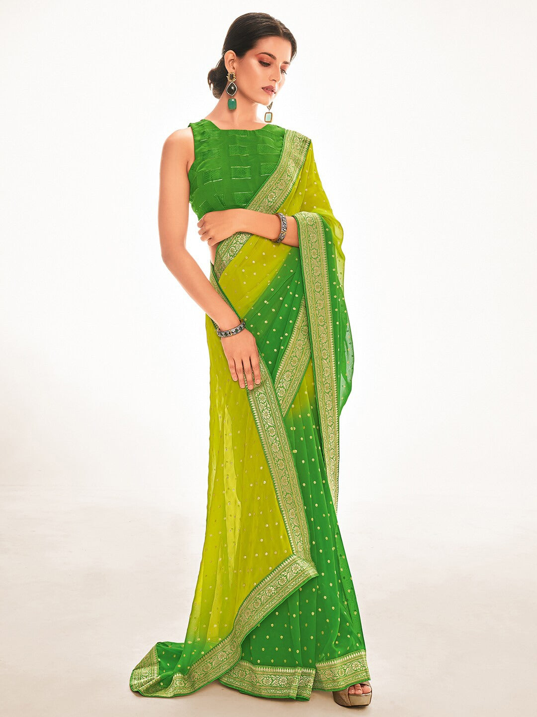 Mangalagiri pattu two side zari border middle zari check saree –  www.vannamayil.com