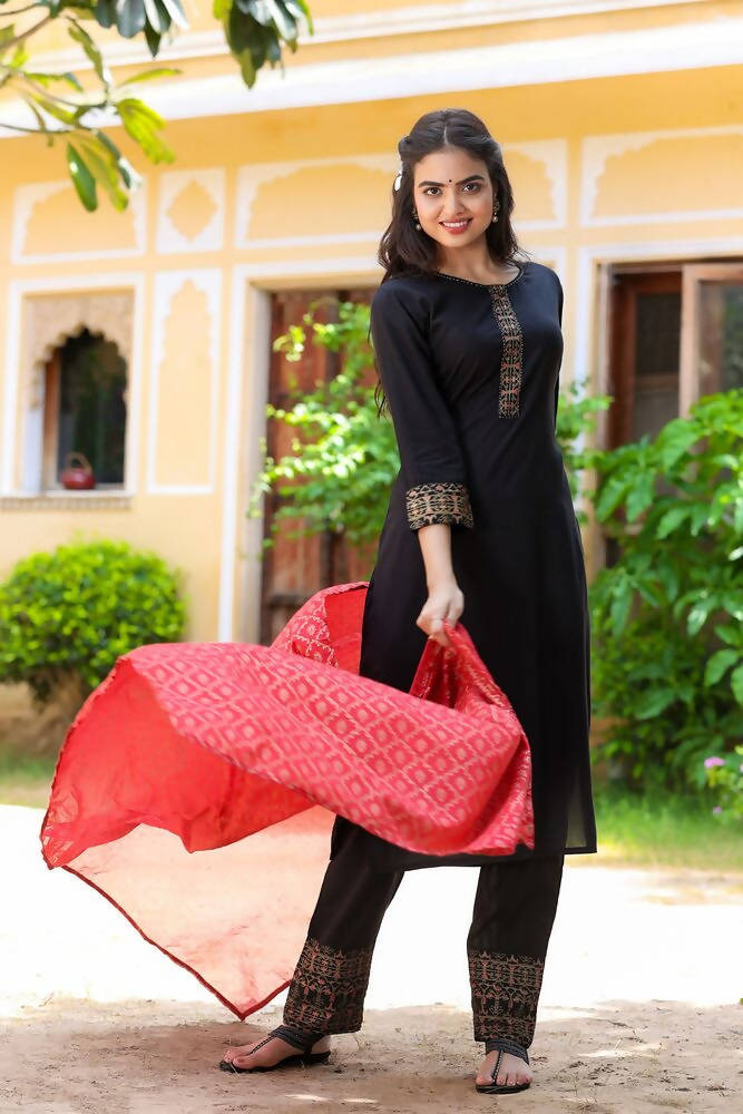 Yufta Women Black & Maroon Thread Work Pure Cotton Kurta with Palazzos & With Dupatta