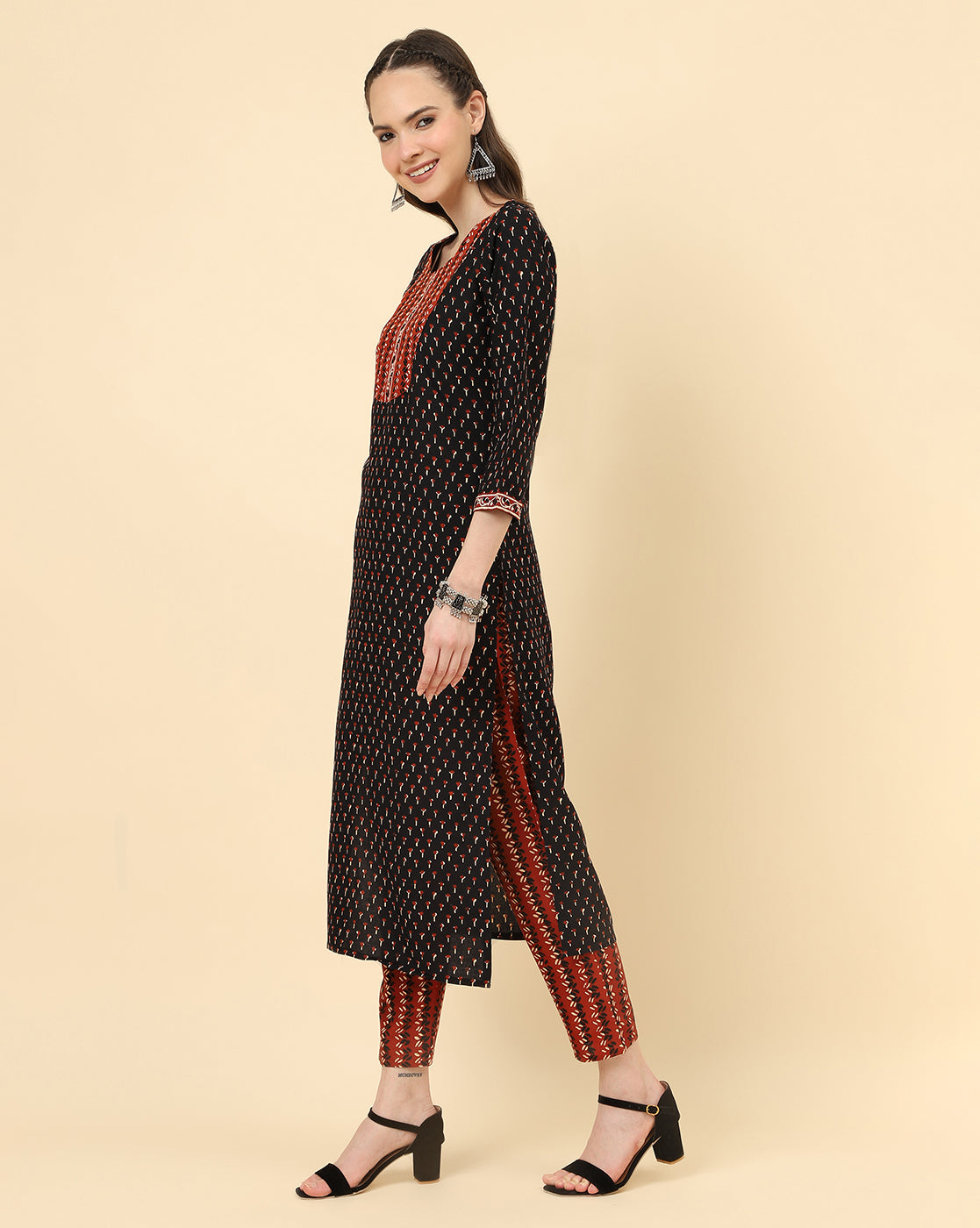 Varanga Women Black Viscose Rayon Printed Regular Kurta With Trousers & Dupatta - Distacart