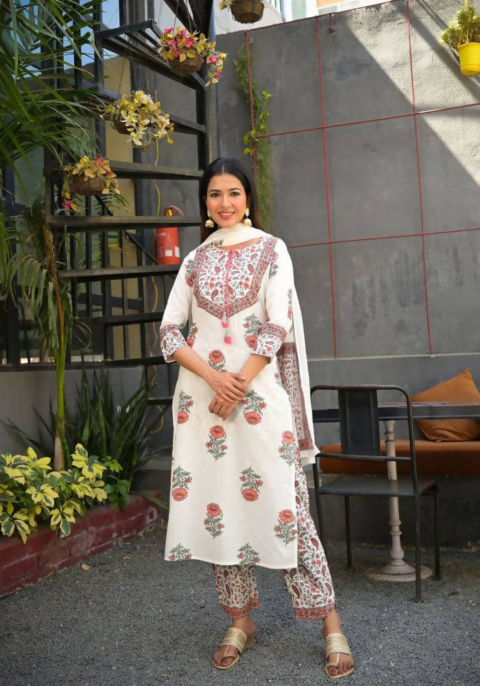 Yufta Women White Floral Printed Regular Pure Cotton Kurta with Trouser & With Dupatta